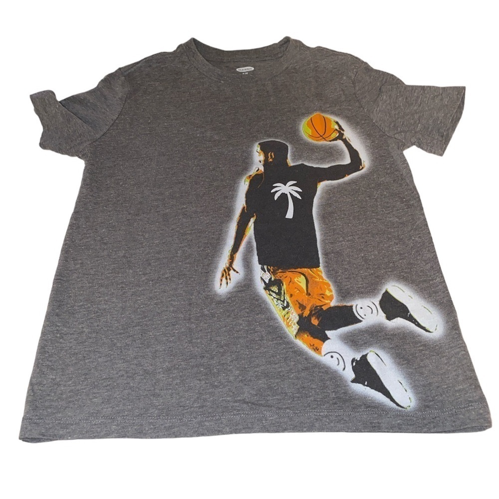 Old Navy T-shirt basketball player on front short sleeve crewneck size medium 8